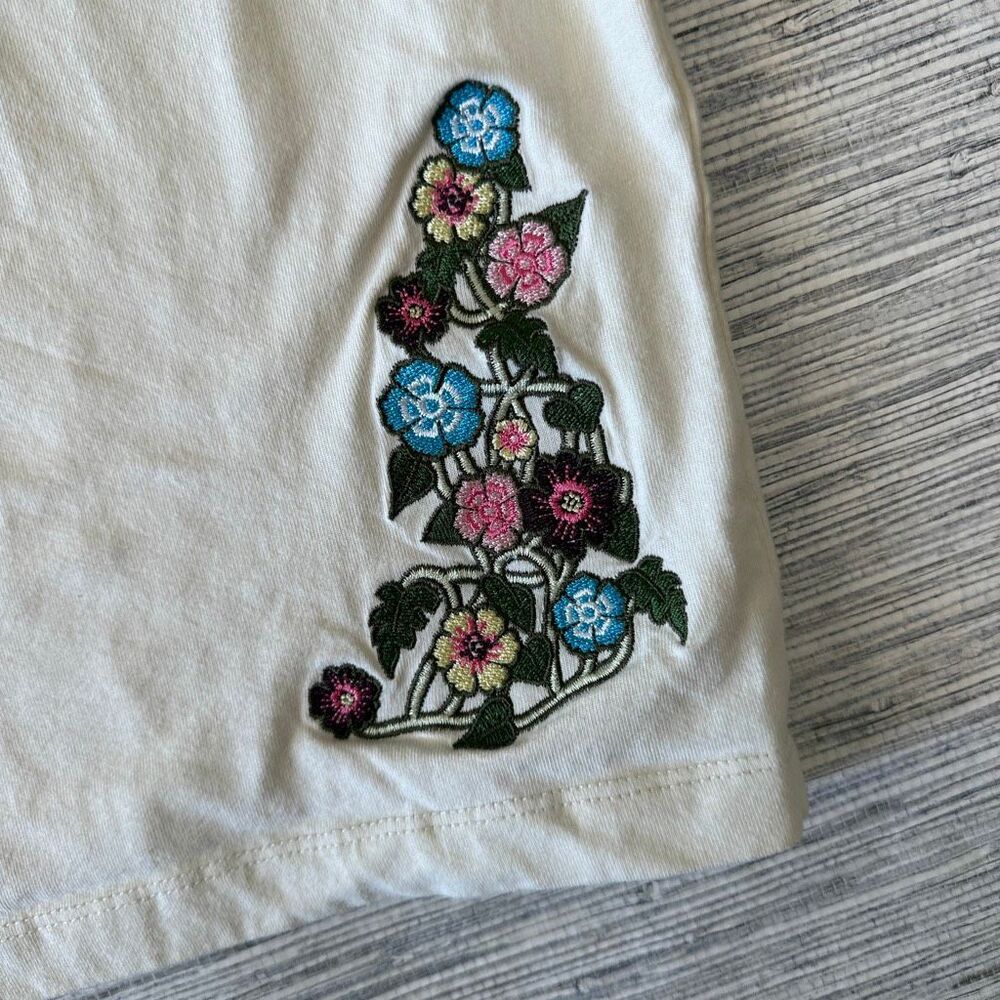 New Era Baltimore Orioles Cream Cropped Floral Graphic T-Shirt Size Medium - Picture 7 of 8